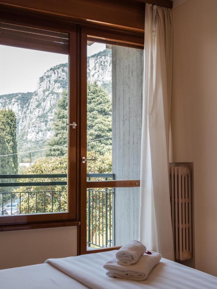 Hotel Gabbiano - Garda Lake Collection Bagian luar foto