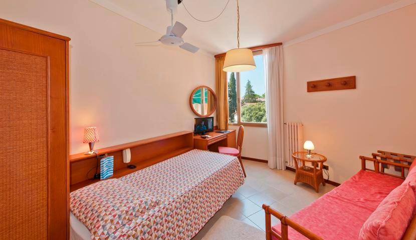 Hotel Gabbiano - Garda Lake Collection Bagian luar foto