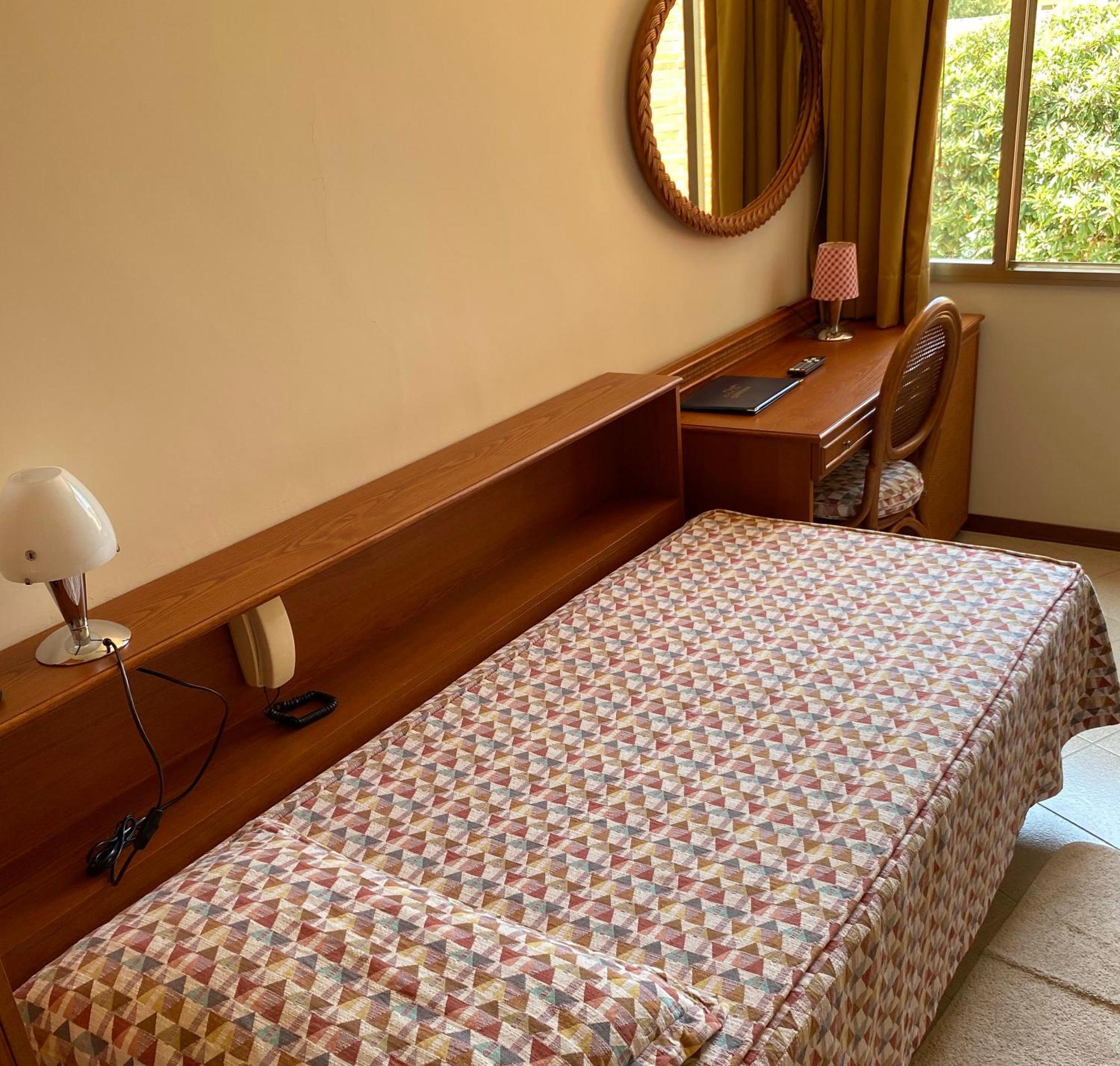 Hotel Gabbiano - Garda Lake Collection Bagian luar foto