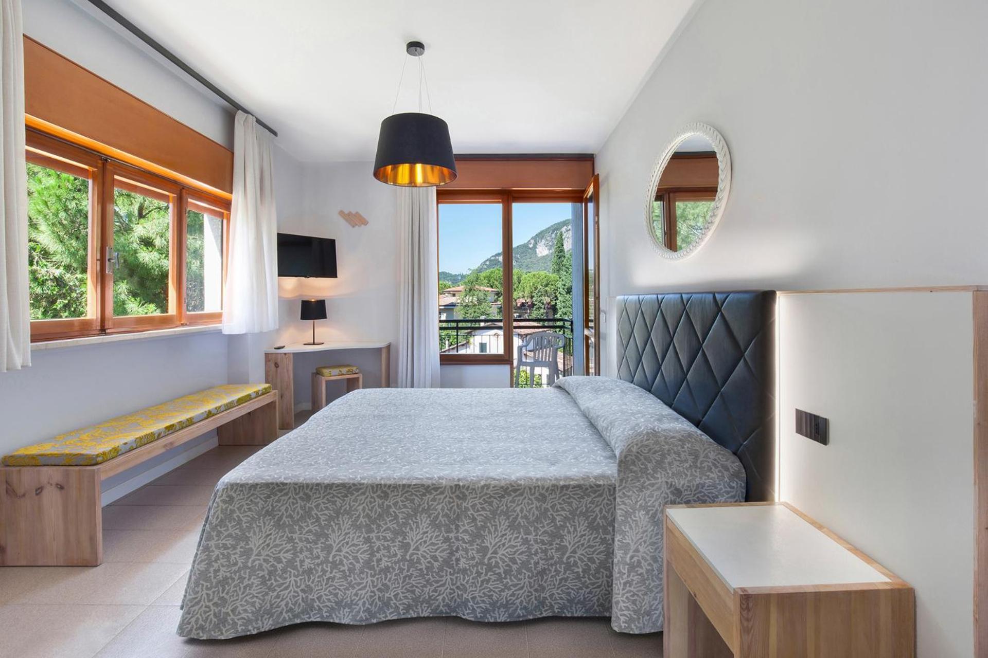Hotel Gabbiano - Garda Lake Collection Bagian luar foto