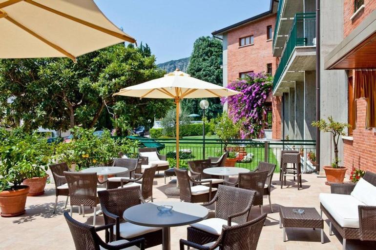 Hotel Gabbiano - Garda Lake Collection Bagian luar foto