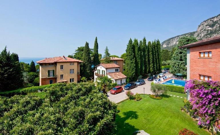 Hotel Gabbiano - Garda Lake Collection Bagian luar foto