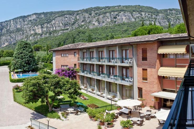 Hotel Gabbiano - Garda Lake Collection Bagian luar foto